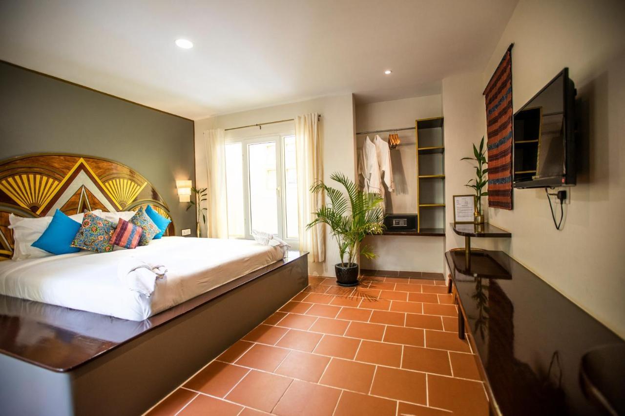 Hotel Old Cinema Kampot Bagian luar foto