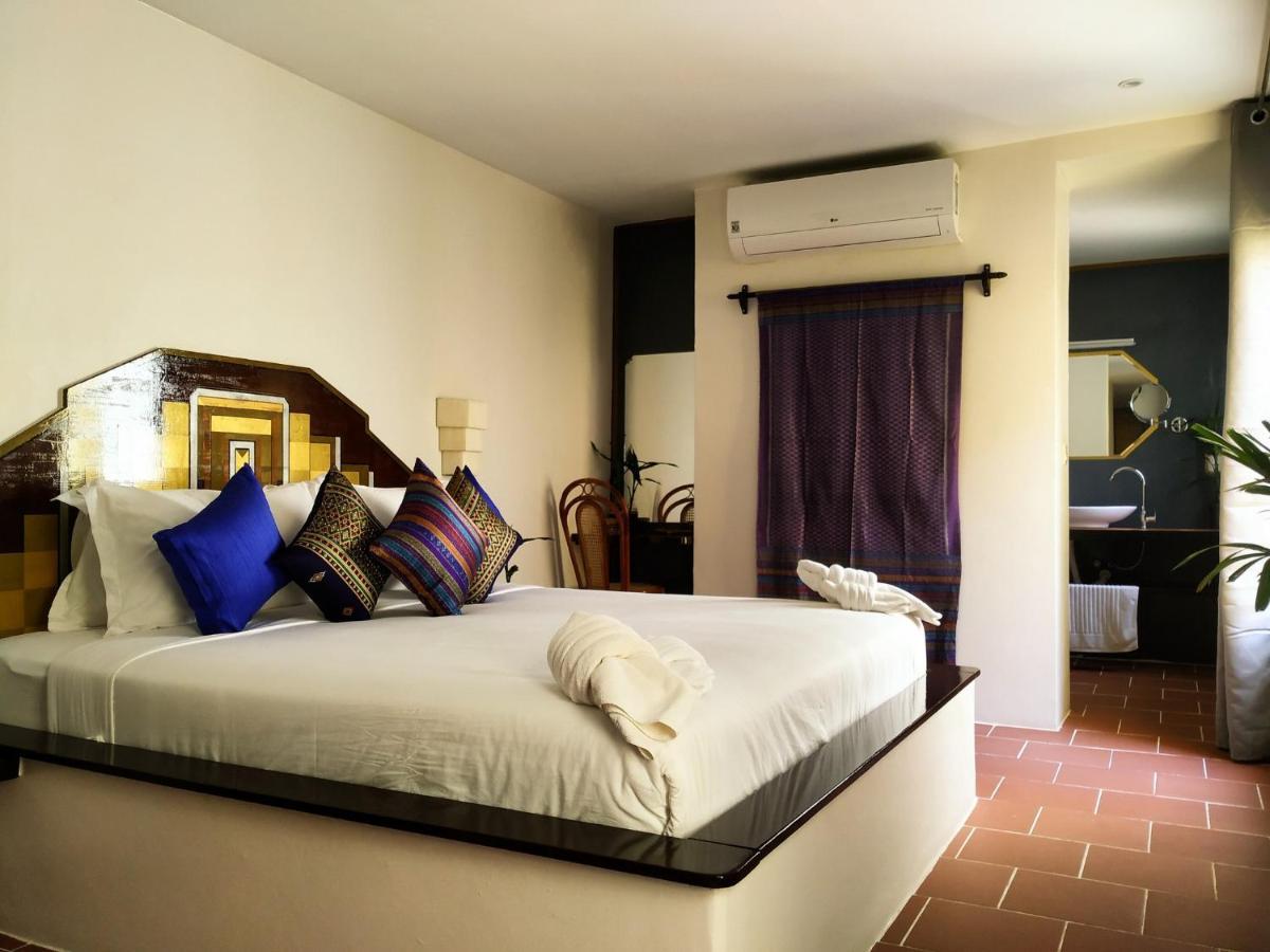Hotel Old Cinema Kampot Bagian luar foto